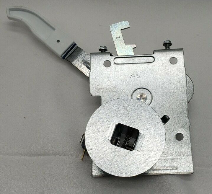 New Genuine OEM GE Range Door Latch 164D6366G012   *Same Day Ship